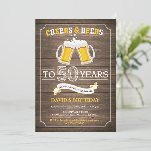 Rustic Beer Surprise Invitation 50e anniversaire (Debout devant)