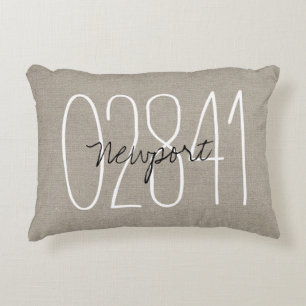 Rustic Beige Custom Town and Zip Code Accent Pillo Kussen