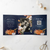 Rustic Boho Pumpkin Foto QR Code Navy Weddenschap Drieluik Uitnodiging (Binnen)