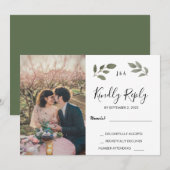 Rustic botanical monogrammed photo Wedding RSVP Kaart (Voorkant / Achterkant)