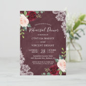 Rustic Burgundy Blush Floral Lace Rehearsal Dinner Kaart (Staand voorkant)