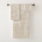 Rustic Burlap Beige Farmhouse Monogram Bad Handdoek (Insitu)