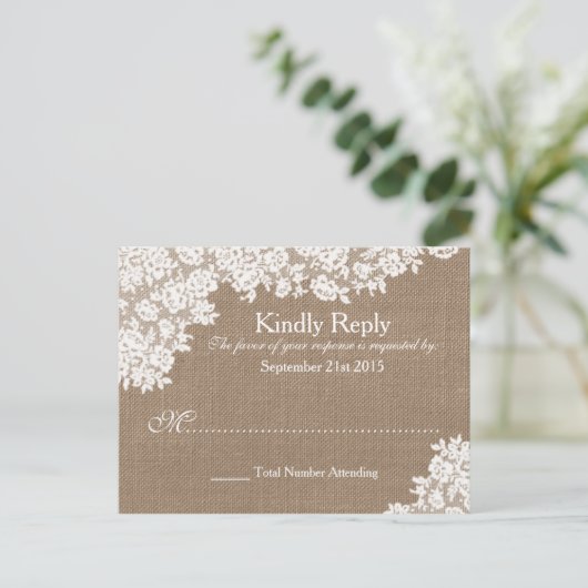 Rustic Burlap &  Lace Wedding RSVP Uitnodiging Briefkaart (Staand voorkant)