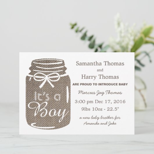 Rustic Burlap Mason Jar Nouveau bébé Faire-part ga (Debout devant)