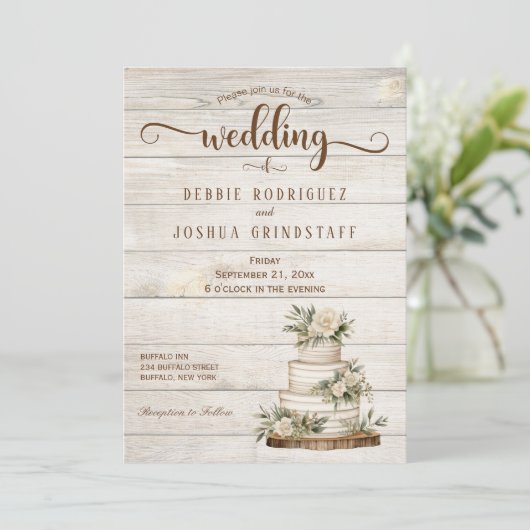 Rustic Cake on Wood Wedding Invitation (Debout devant)