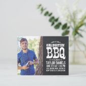 Rustic Chalkboard Afstuderen Foto BBQ Uitnodiging (Staand voorkant)