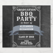 Rustic Chalkboard Backyard Afstuderen BBQ Party Bier Etiket (Enkel label)
