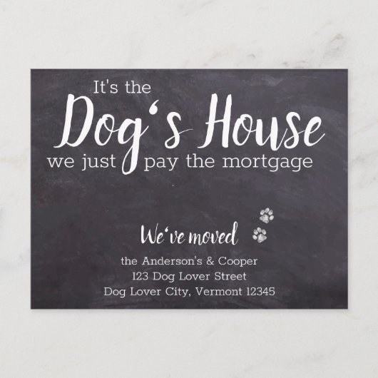 Rustic Chalkboard We hebben Dog Moving Aankondigingskaart (Voorkant)