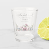 Rustic Chic Burgundy Floral Wedding Save the Date Shot Glas (Achterkant)