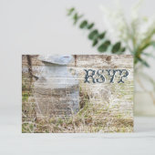 Rustic Country Grange Wood Wedding Cartes RSVP (Debout devant)