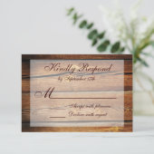 Rustic Country Grange Wood Wedding Cartes RSVP (Debout devant)
