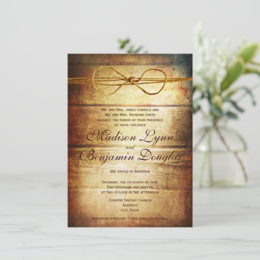 Rustic Country Grange Wood Wedding Invitations (Debout devant)
