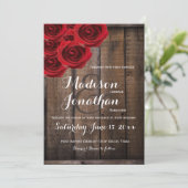 Rustic Country Red Roses Wood Wedding Invitations (Debout devant)