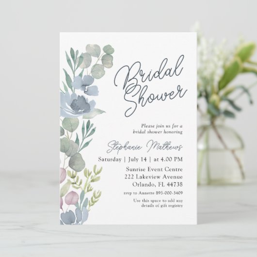 Rustic Dusty Blue Floral Bridal Shower Invitation (Debout devant)