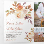 Rustic Earthy Dusty Peach Floral Wedding Drieluik Uitnodiging (Binnenzijde eerst)