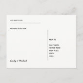 Rustic Engraved Heart Monogram RSVP Floral Wood Uitnodiging Briefkaart (Achterkant)