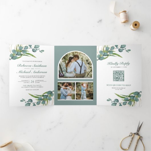 Rustic Eucalyptus Photo Collage QR Code Weddenscha Drieluik Uitnodiging (Binnen)