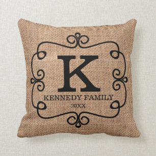 Rustic Faux Burlap Familienaam Monogramed Kussen