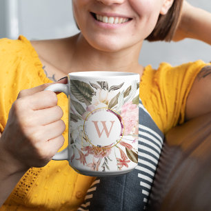 Rustic Feminine Floral Bouquet met Monogram Koffiemok
