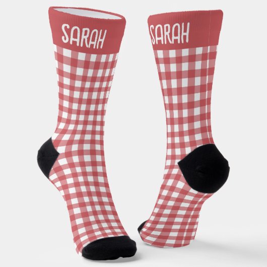 Rustic Gingham Custom Name on Red and White Plaid Sokken (Gebogen)