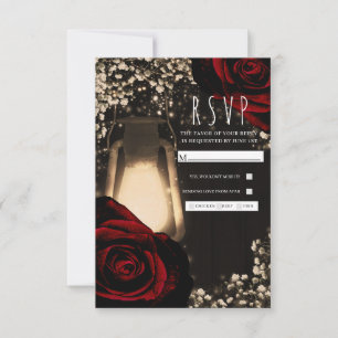 Rustic Glow Lantaarn & Donkerrode Rozen Huwelijks RSVP Kaartje