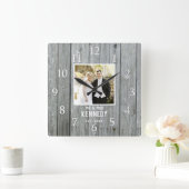 Rustic Gray Wood Weddenschap Jubileum Aangepaste f Vierkante Klok (Huis)