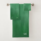 Rustic Green Monogrammed Bad Handdoek (Insitu)