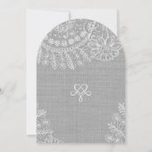 Rustic Grey Burlap Dentelle de mariage Invitations (Dos)