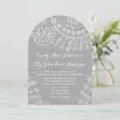 Rustic Grey Burlap Dentelle de mariage Invitations (Debout devant)