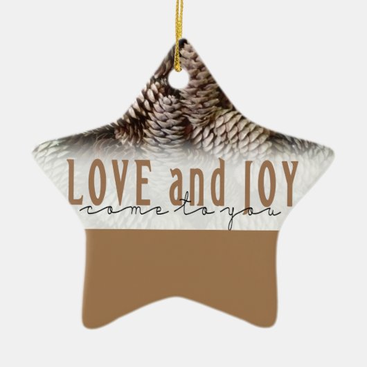 Rustic Holiday Love and Joy Pine Cone Keramisch Ornament (Voorkant)