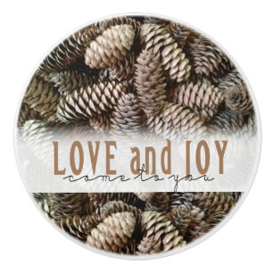 Rustic Holiday Love and Joy Pine Cone Keramische Knop