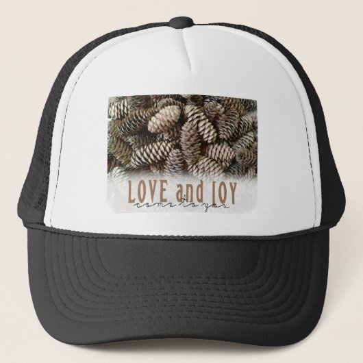 Rustic Holiday Love and Joy Pine Cone Trucker Pet (Voorkant)
