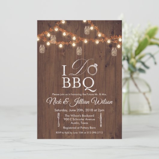 Rustic I DO BBQ Couples Showwwvous Invitation (Debout devant)