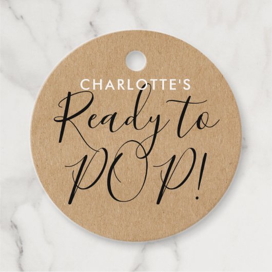 Rustic Kraft Chic Script Ready to Pop Baby shower Bedankjes Labels (Voorkant)