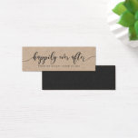 Rustic Kraft Script Relax Happy Jamais Après<br><div class="desc">Cette mini carte kraft rustique avec les mots "joyeusement toujours après" en écriture gris foncé fait une grande marque de faveur de mariage. Il est facile de personnaliser ; il suffit de remplacer le texte de l'espace réservé pour ajouter vos propres informations. Pour plus d'options comme changer la police, la...</div>