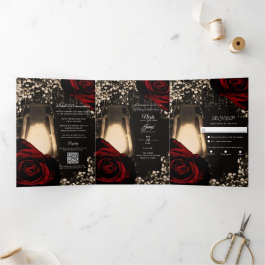 Rustic Lantern Red Roses Trifold Wedding Program Drieluik Uitnodiging (Binnen)