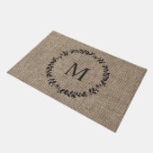 Rustic Laurel Wreath Farmhouse Burlap Monogrammed Deurmat (Schuin)