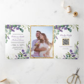 Rustic Lavender Eucalyptus Foto QR Code Weddenscha Drieluik Uitnodiging (Binnen)