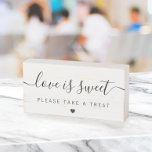 Rustic Love is Sweet Sign for Mariage, Wood Box<br><div class="desc">Ce panneau de bois ajoutera une touche sucrée à vos décorations mariages.</div>