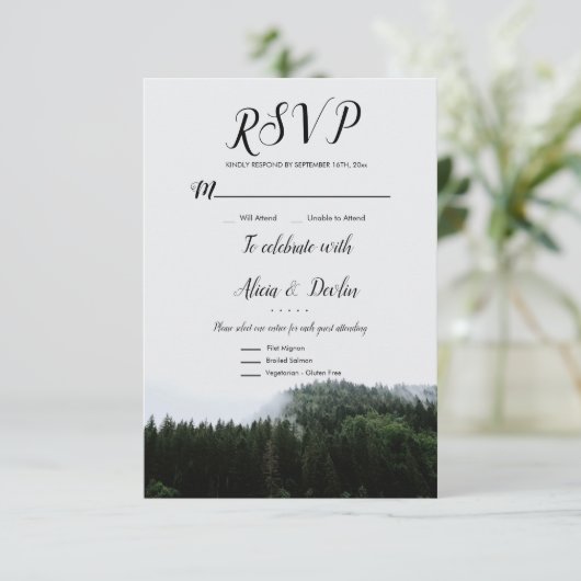 Rustic Misty Foggy Pine Trees Rain Forest Rsvp Kaartje (Staand voorkant)
