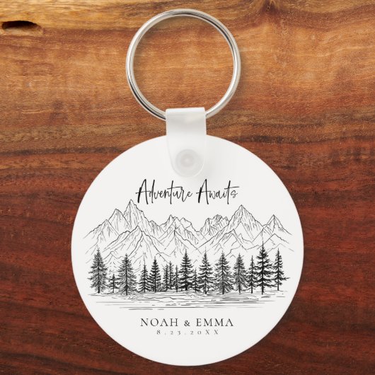 Rustic Mountain Sketch Woodland Pine Wedding Sleutelhanger (Voorkant)