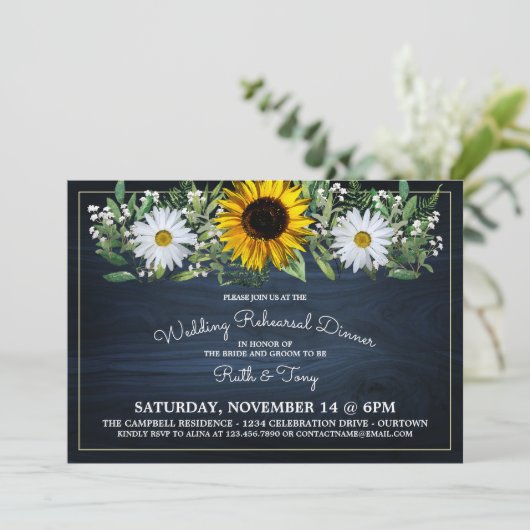 Rustic Navy Blue Sunflower|Daisy Rehearsal Dinner Kaart (Staand voorkant)