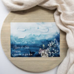 Rustic Ocean Flat Enregistrer La Carte Date<br><div class="desc">Cet appartement océanique rustique à l'exception de la carte datant est parfait pour votre mariage boho de plage rustique. Ce design présente une calligraphie en noir et blanc audacieuse avec un arrière - plan océanique pour correspondre à votre destination de plage mariage ou un mariage moderne décontracté au printemps, à...</div>