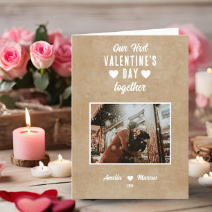 Rustic Onze Eerste Valentijnsdag Samen Foto Feestdagen Kaart