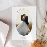Rustic Oval Frame Mariage Photo Carte de remerciem<br><div class="desc">Carte de remerciements mariage rustique avec cadre photo ovale blanc avec texte typographique qui dit merci en haut en or véritable feuille. Vous pouvez ajouter une photo à l'avant et à l'arrière avec votre message.</div>