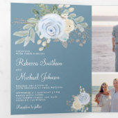 Rustic Pastel Floral Bouquet Dusty Blue Wedding Drieluik Uitnodiging (Binnenzijde eerst)