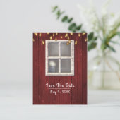 Rustic Red Barn-venster en licht opslaan Datum Aankondigingskaart (Staand voorkant)