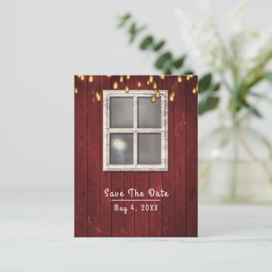 Rustic Red Barn-venster en licht opslaan Datum Aankondigingskaart (Staand voorkant)