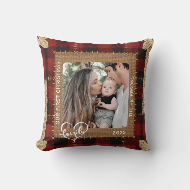 Rustic Red Buffalo Plaid First Christmas Family Kussen (Voorkant)