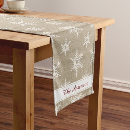 Rustic Red en White Faux Burlap Snowflake Pattern Korte Tafelloper (Voorbeeld)